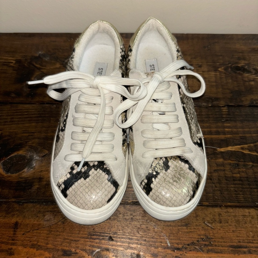 Steve Madden Rezume Snakeskin Sneaker size 6
